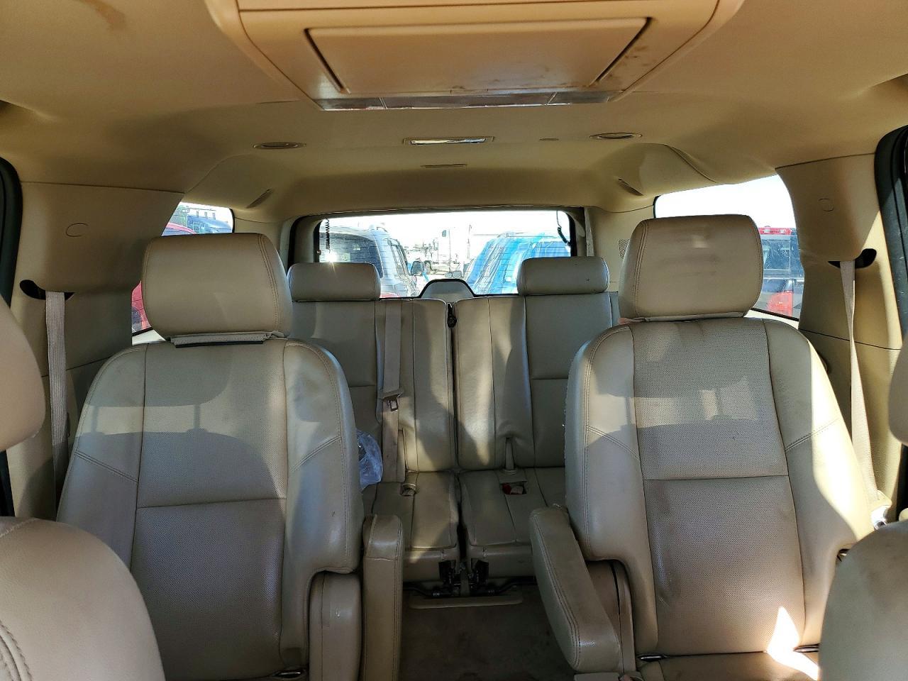 2011 CHEVROLET Suburban