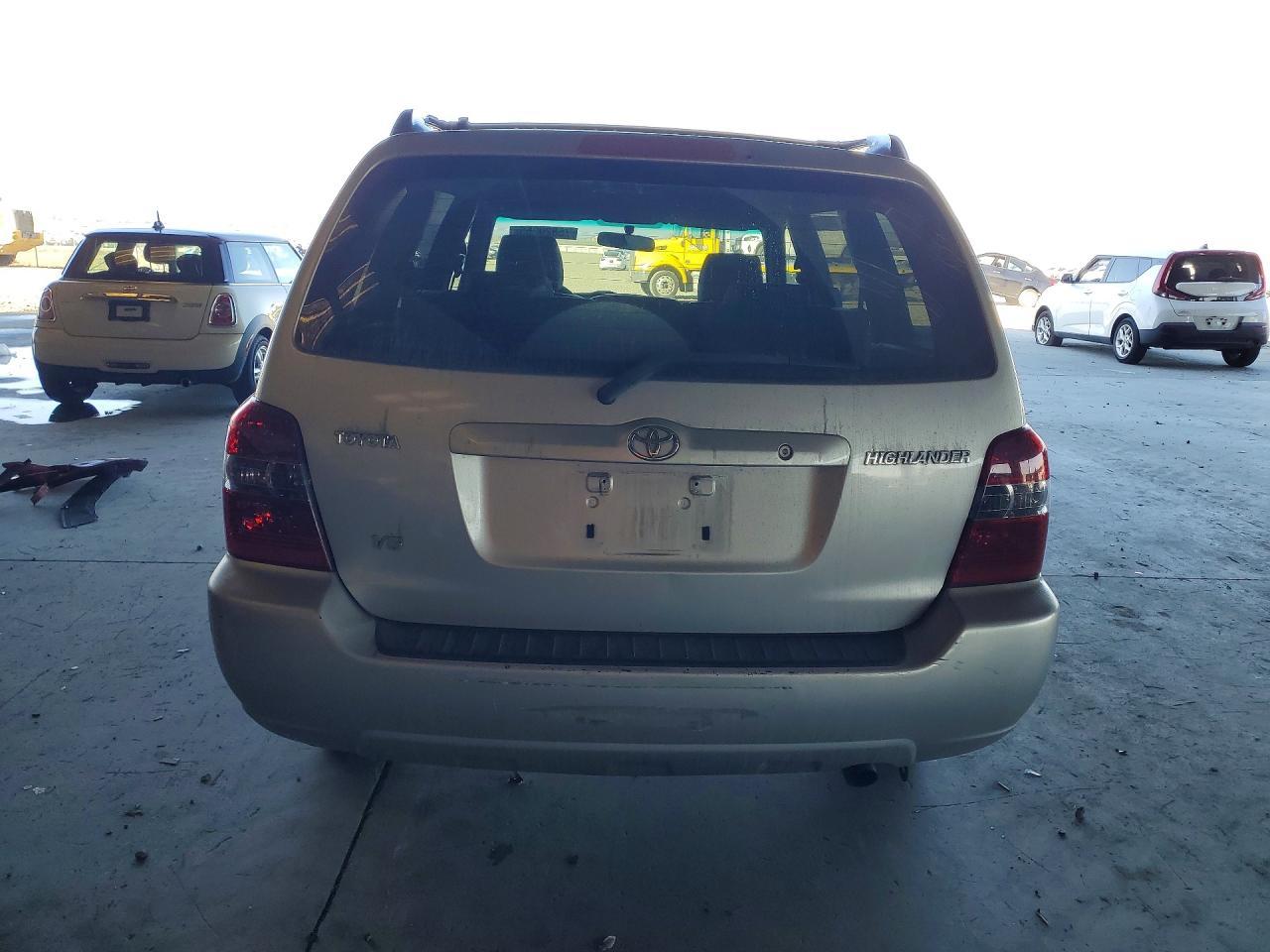 2005 TOYOTA HIGHLANDER