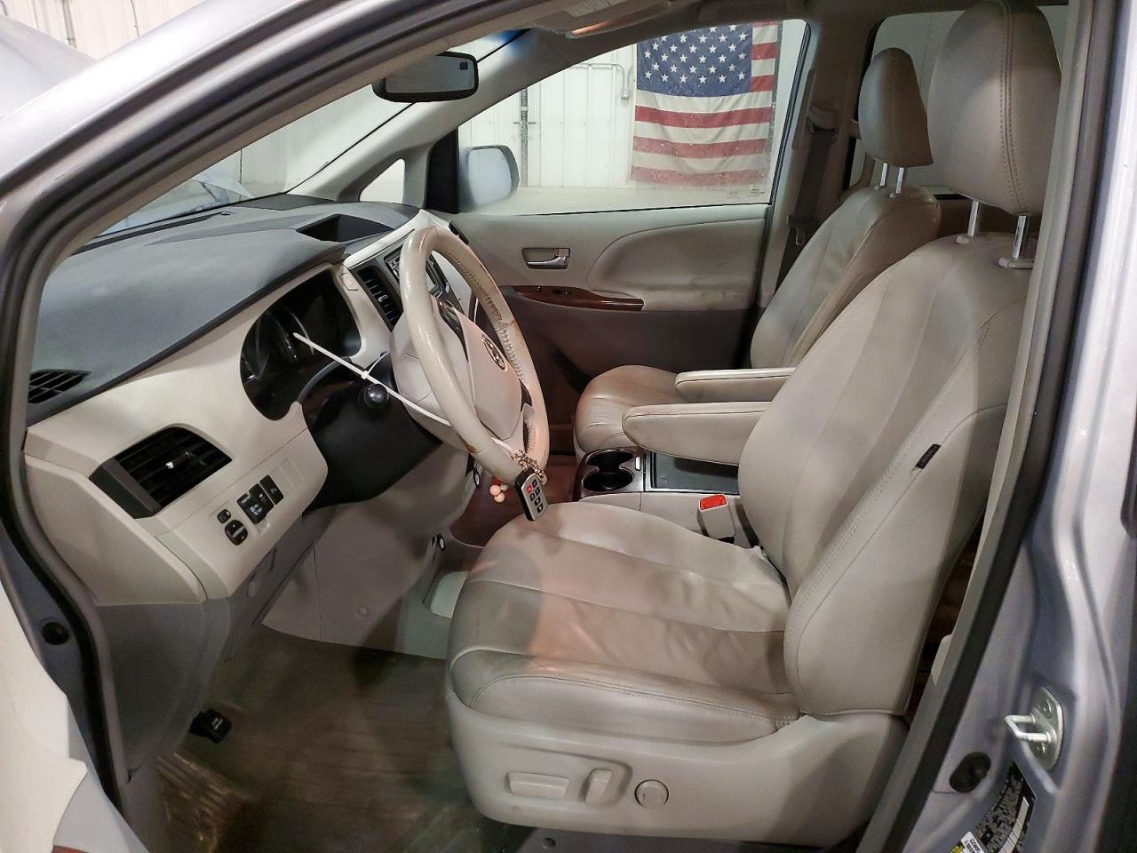 2013 TOYOTA SIENNA