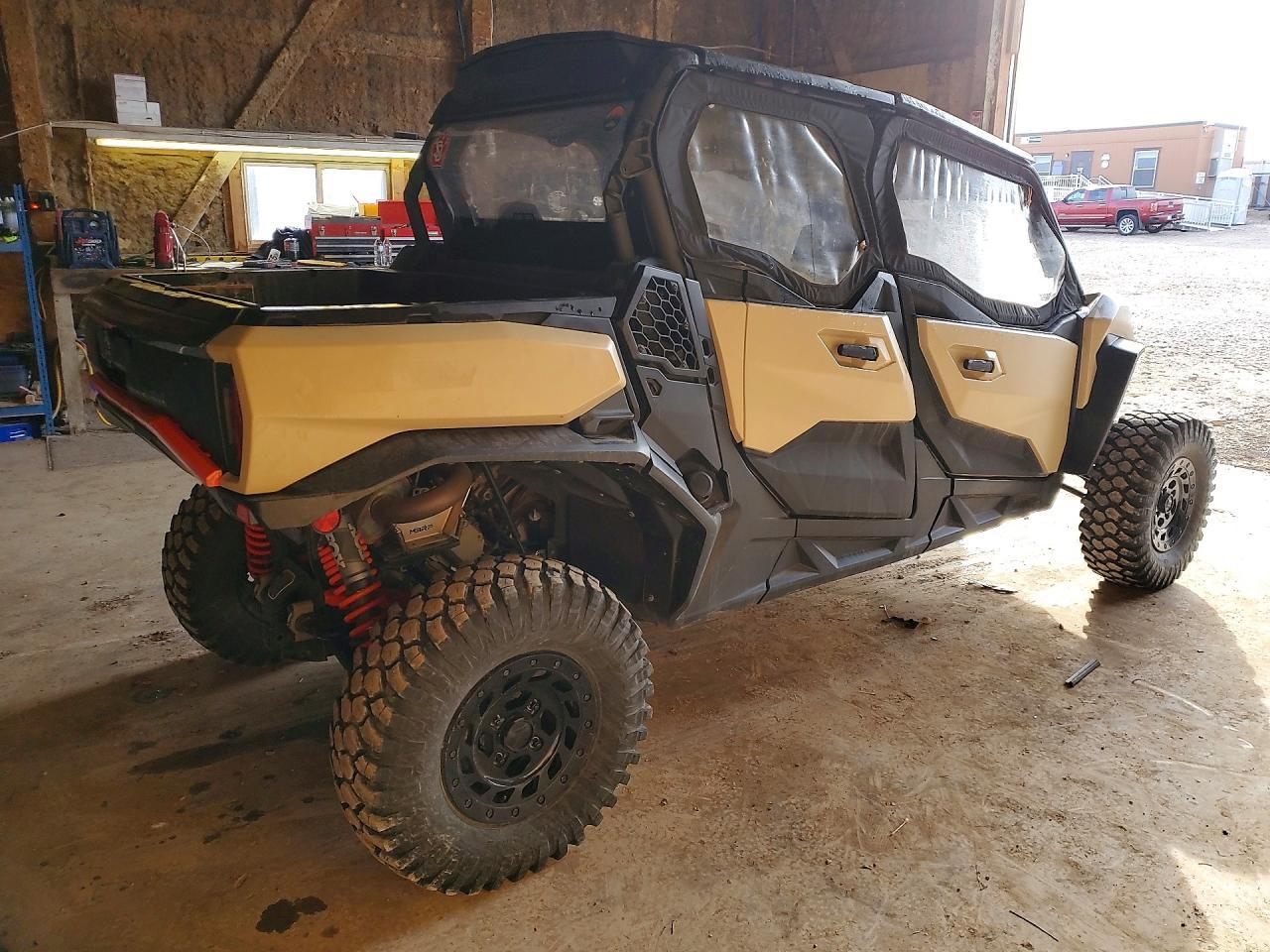 2023 CAN-AM Commander