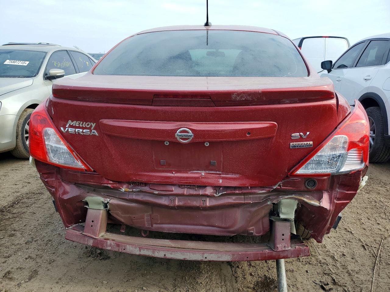 2017 NISSAN VERSA