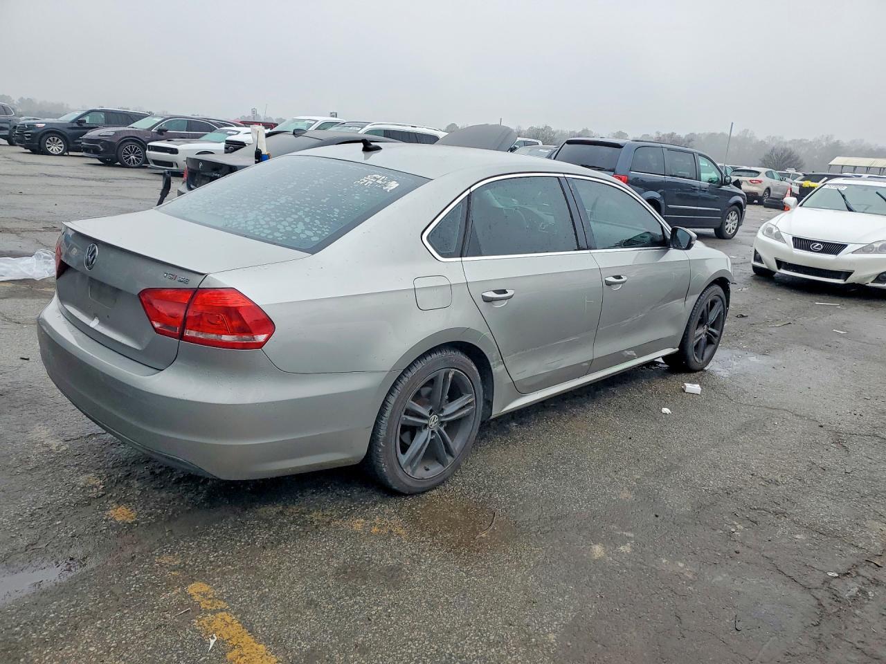 2014 VOLKSWAGEN Passat