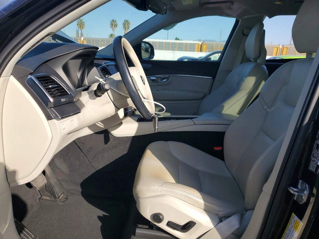 2020 VOLVO XC90
