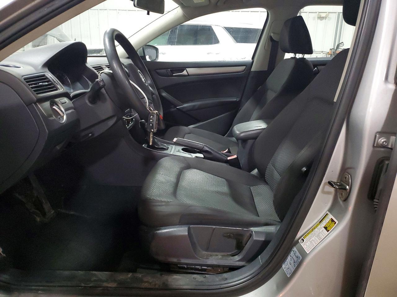 2013 VOLKSWAGEN Passat