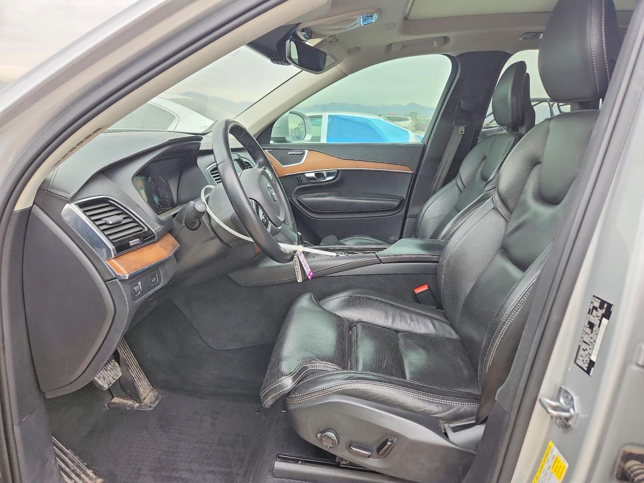 2017 VOLVO XC90