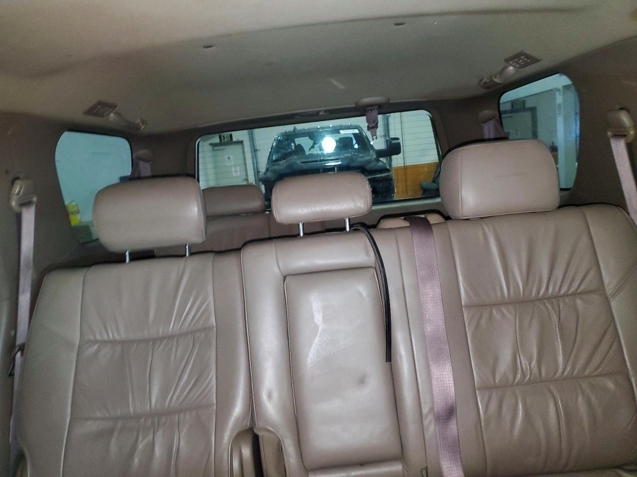 2004 TOYOTA Sequoia