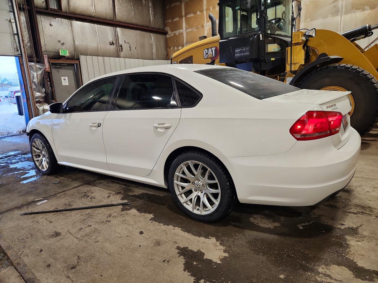 2014 VOLKSWAGEN Passat