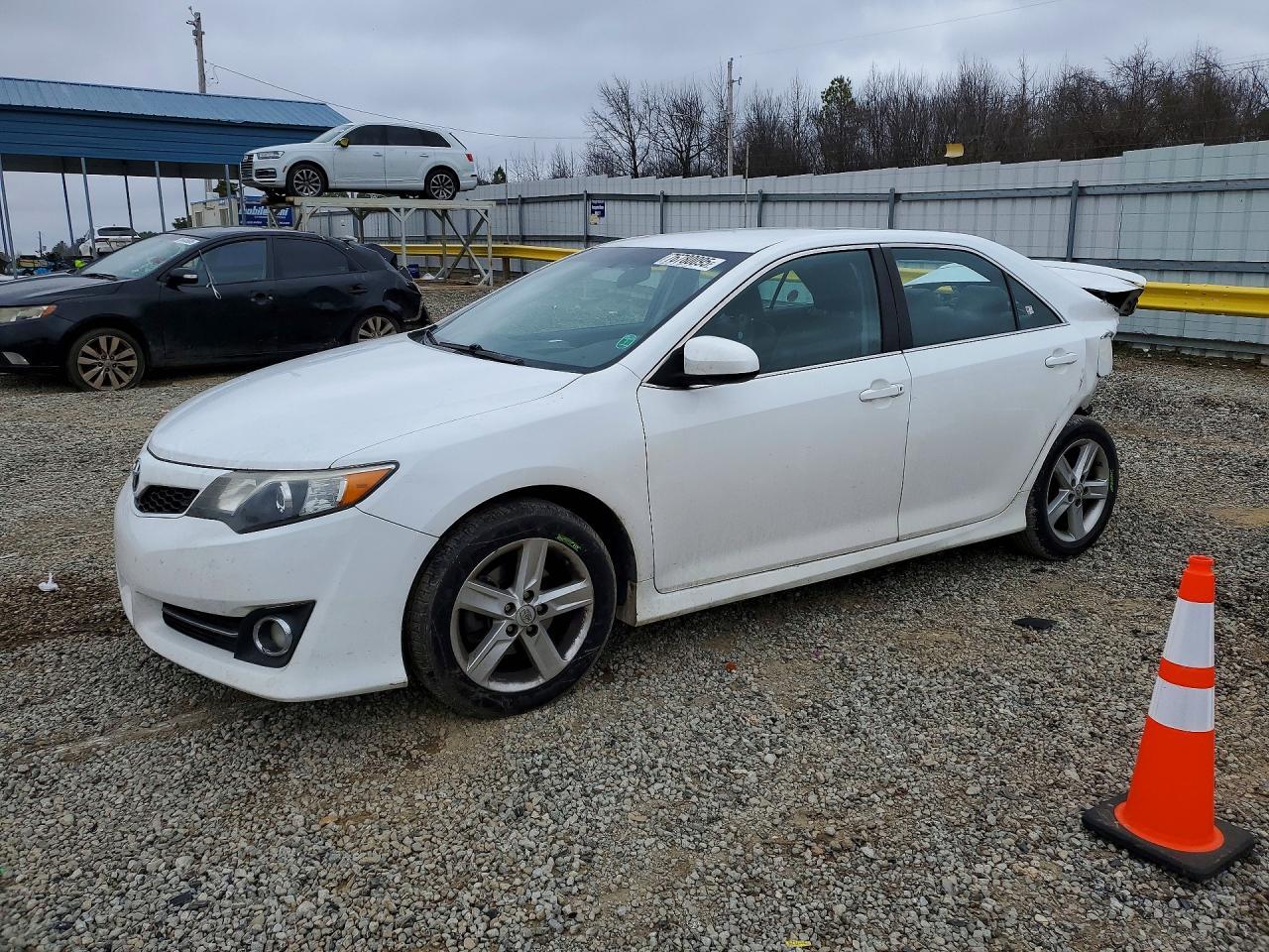 2014 TOYOTA CAMRY