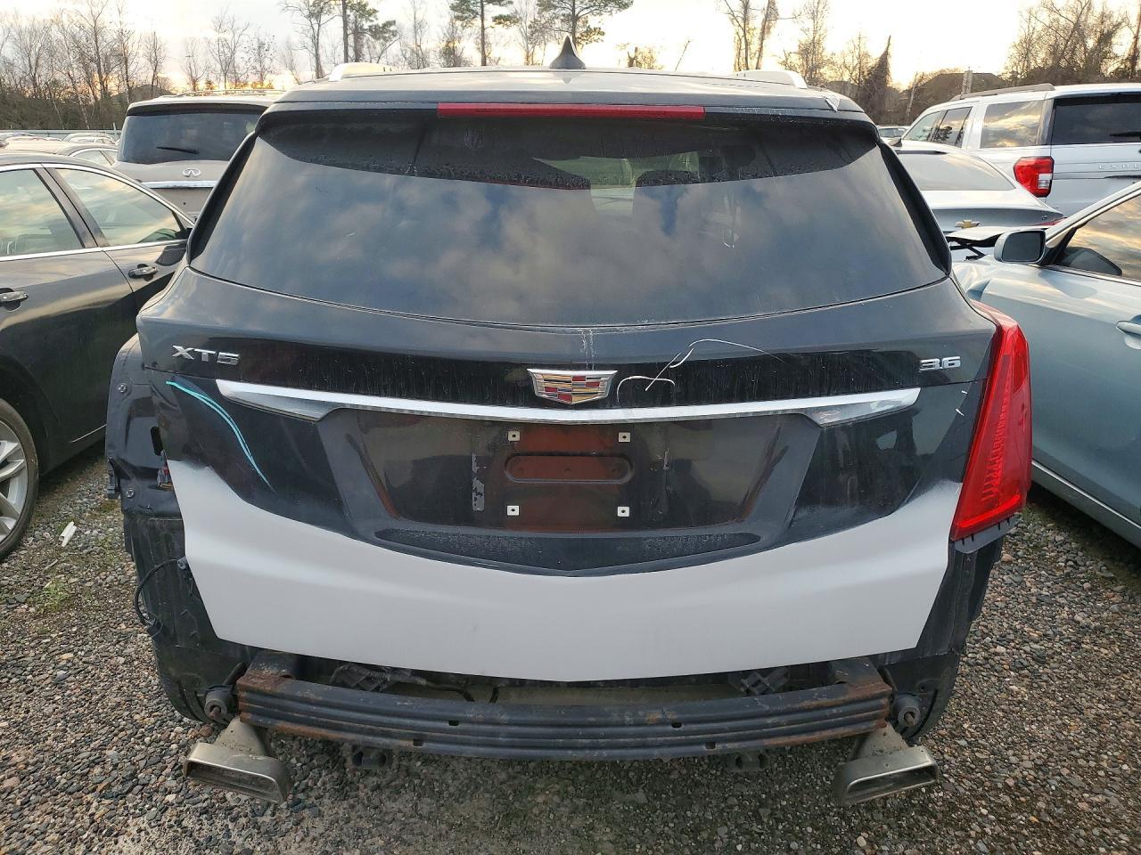 2017 CADILLAC XT5