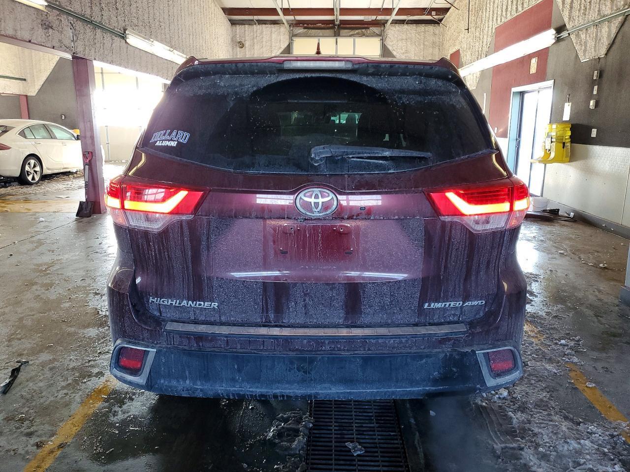 2017 TOYOTA HIGHLANDER