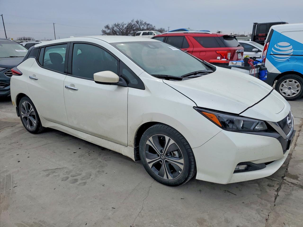 2022 NISSAN LEAF