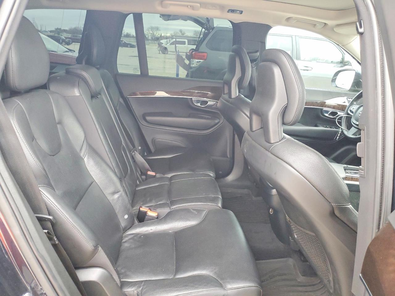 2017 VOLVO XC90