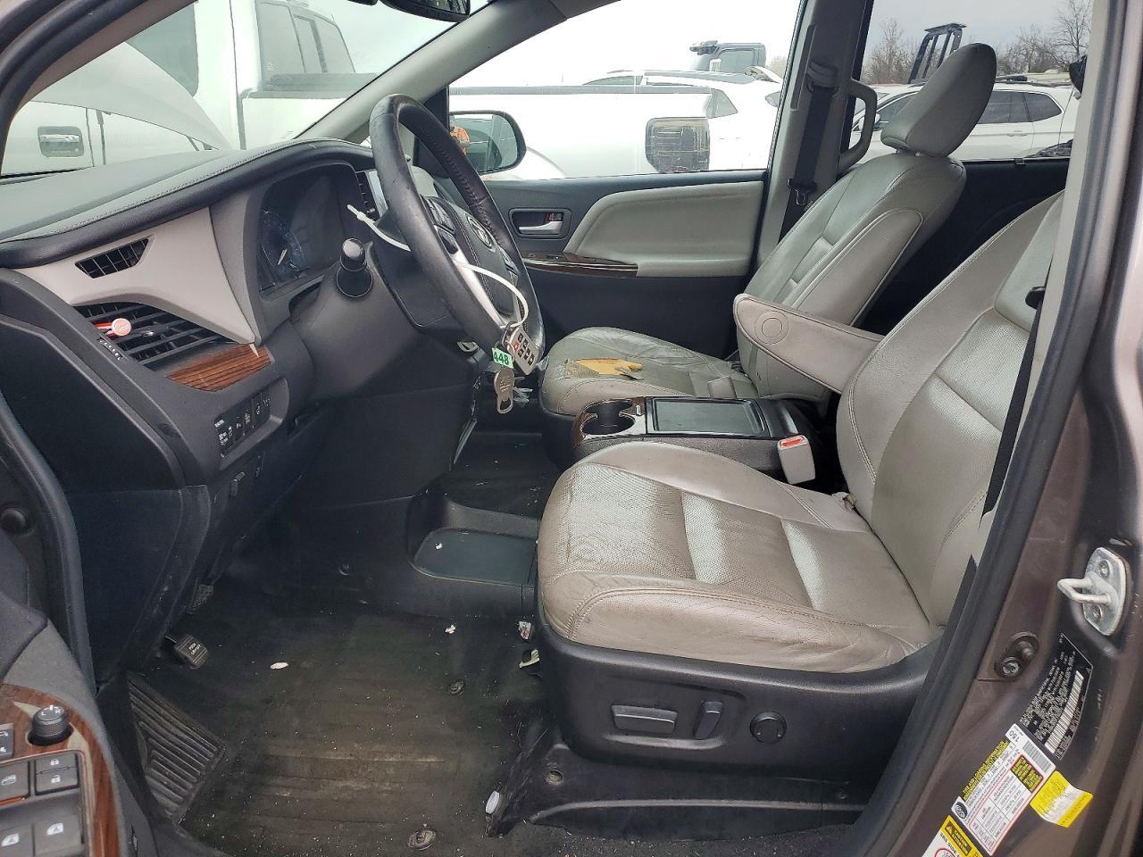 2015 TOYOTA SIENNA