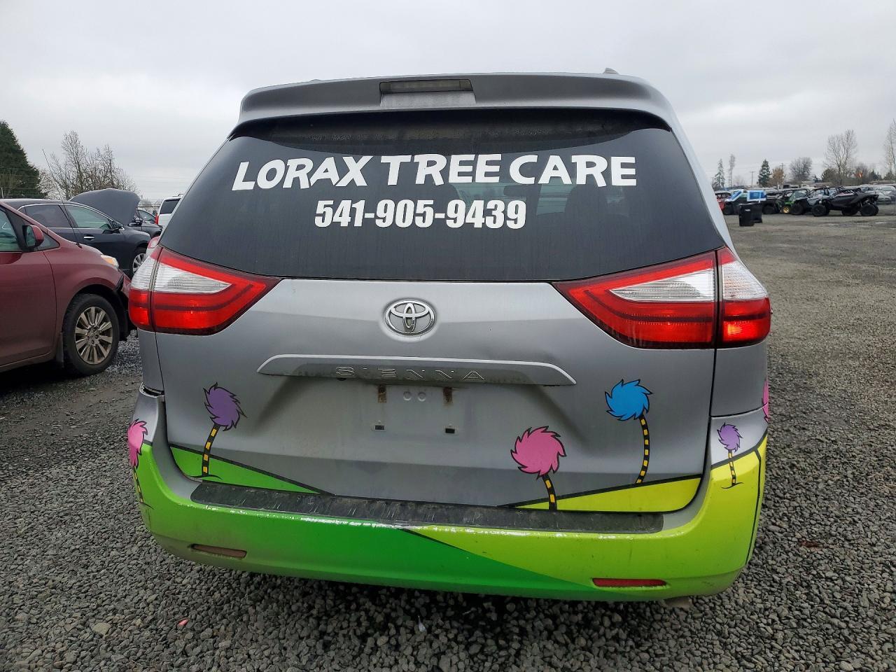 2016 TOYOTA SIENNA