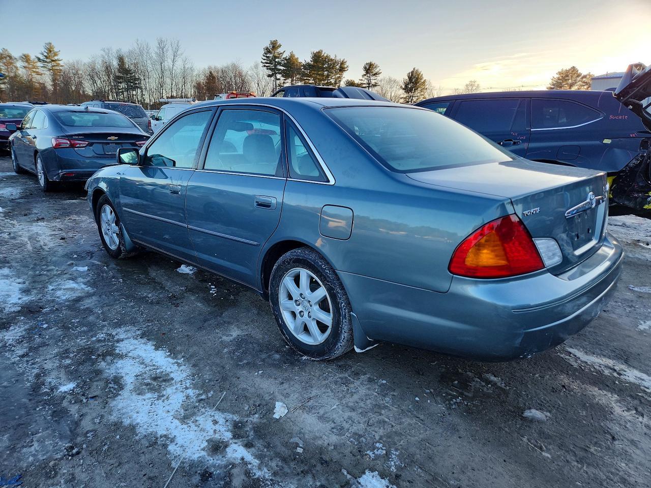 2001 TOYOTA Avalon