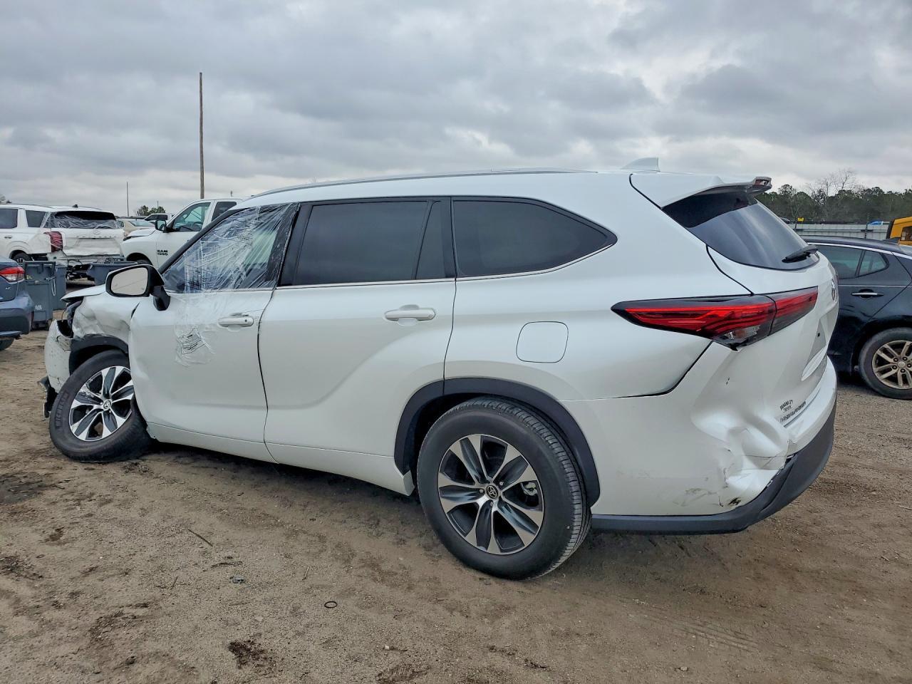 2022 TOYOTA HIGHLANDER