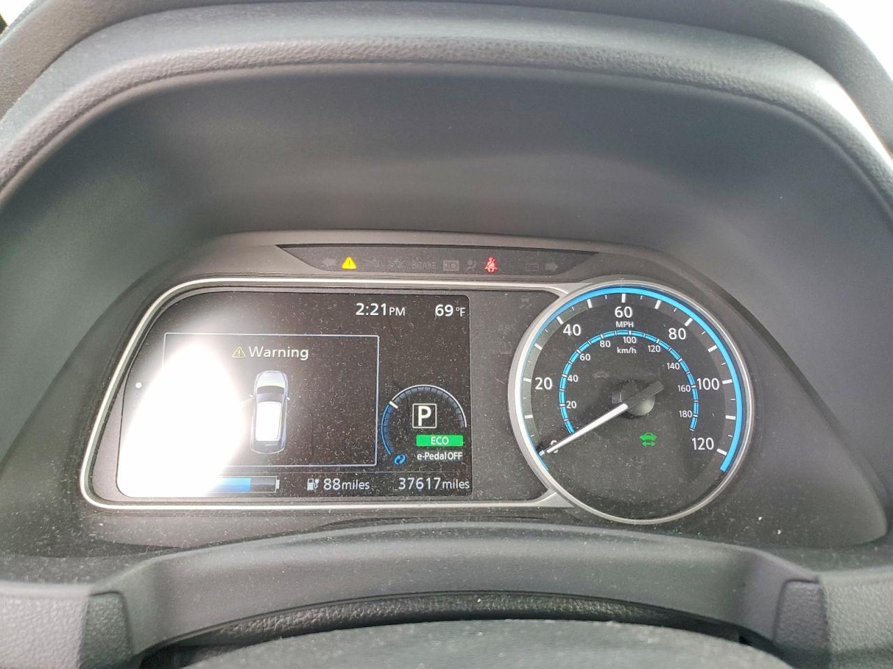 2021 NISSAN LEAF