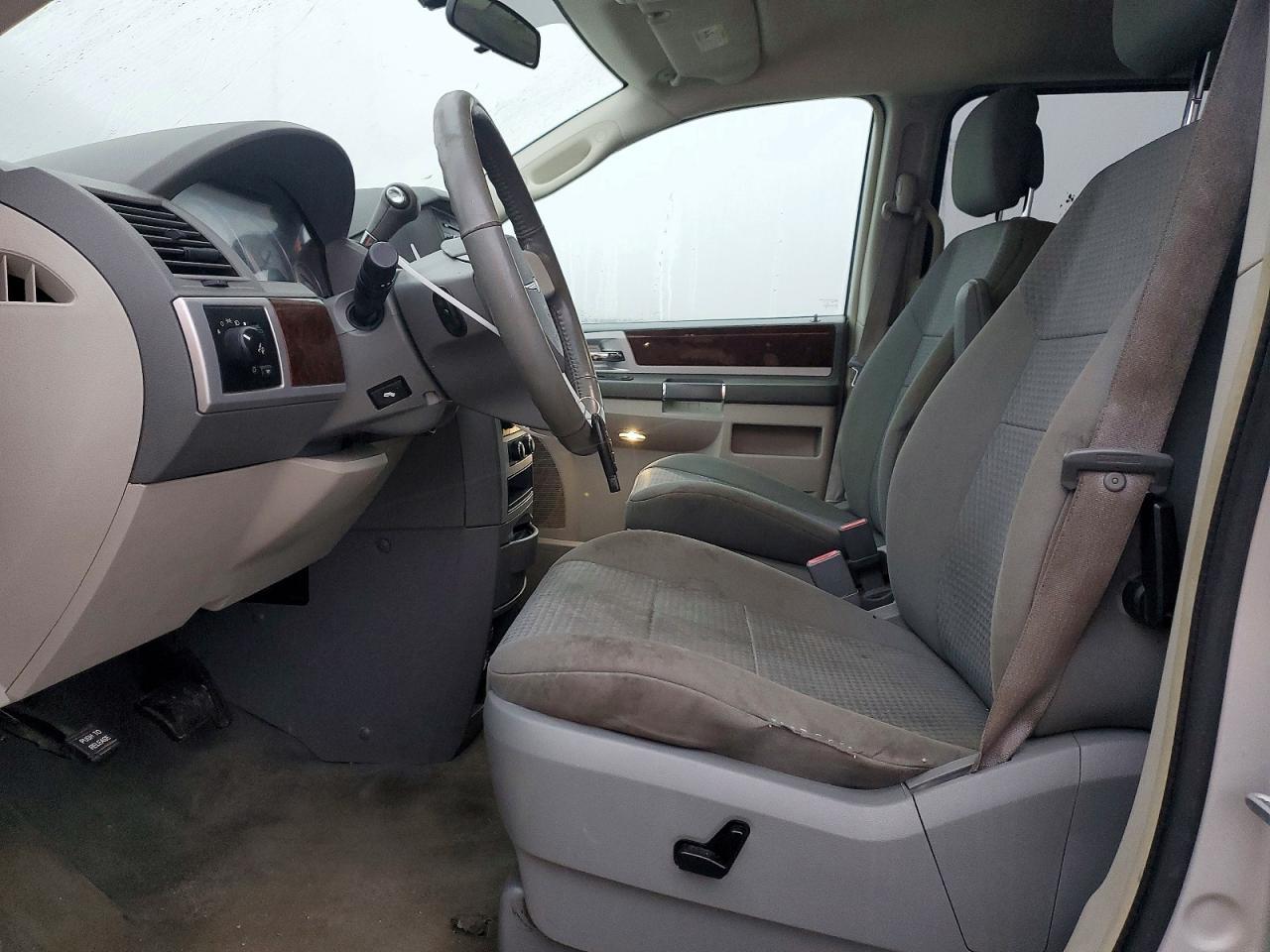 2010 CHRYSLER Town & Country