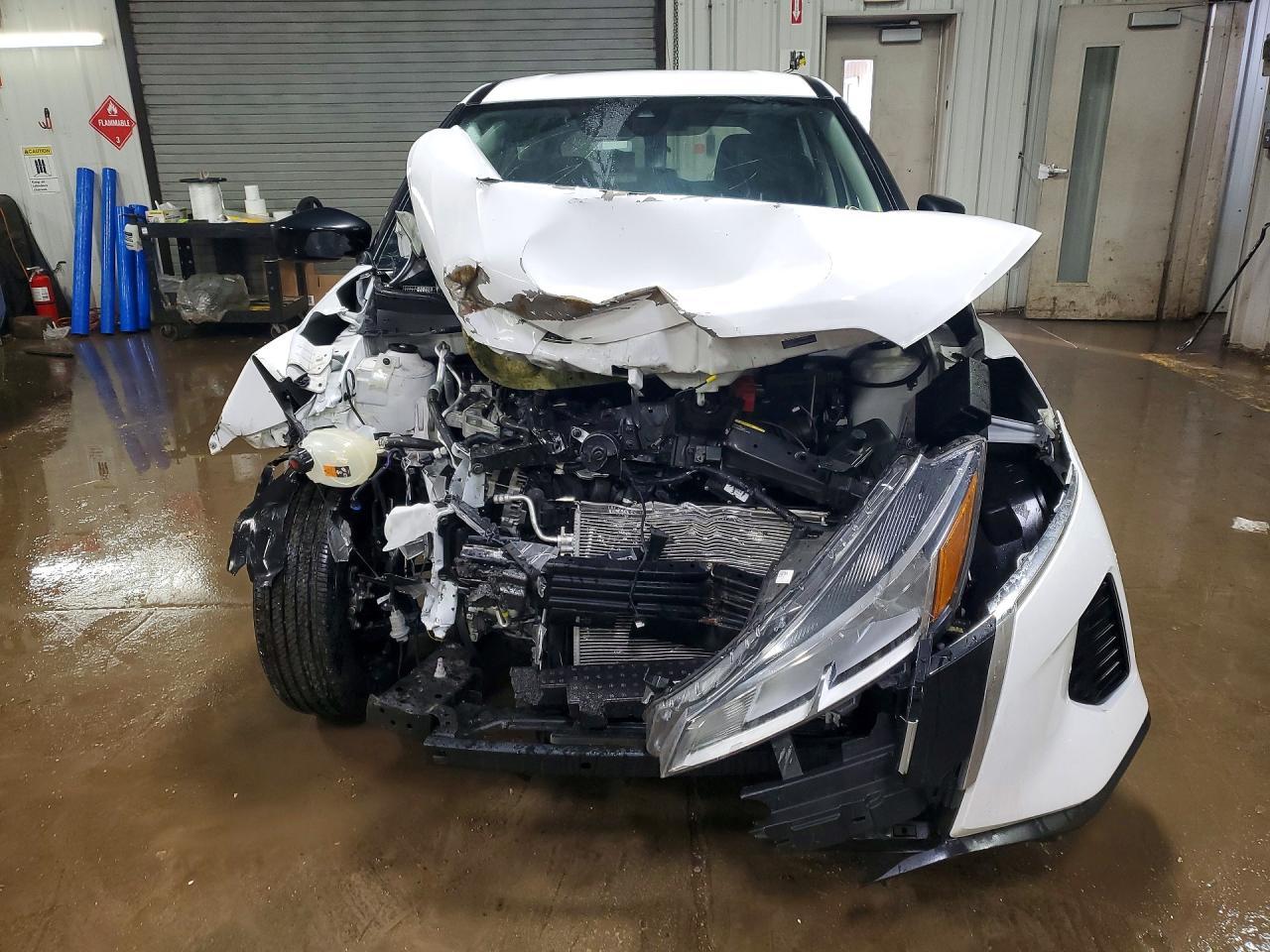 2024 NISSAN KICKS