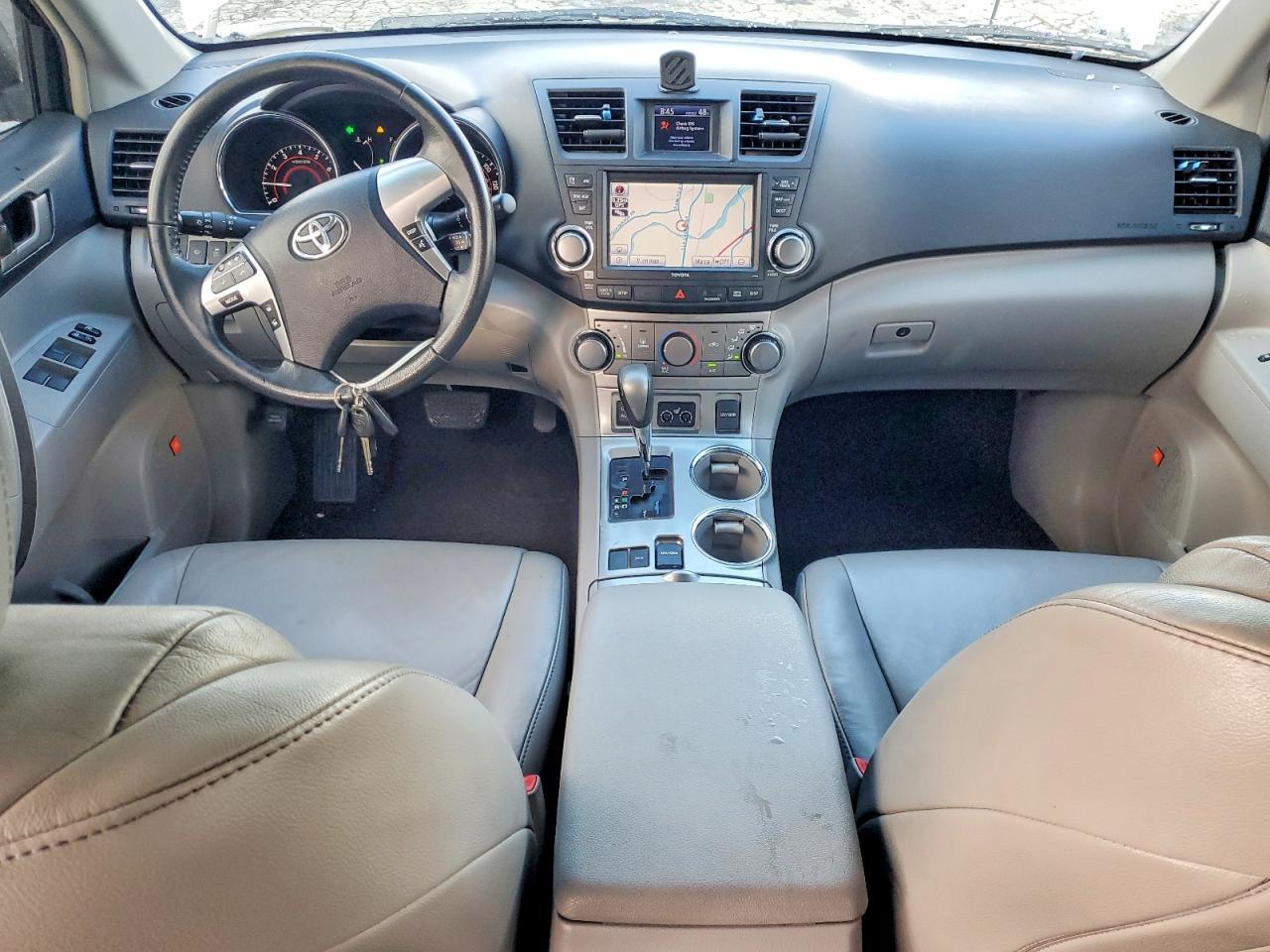2011 TOYOTA HIGHLANDER