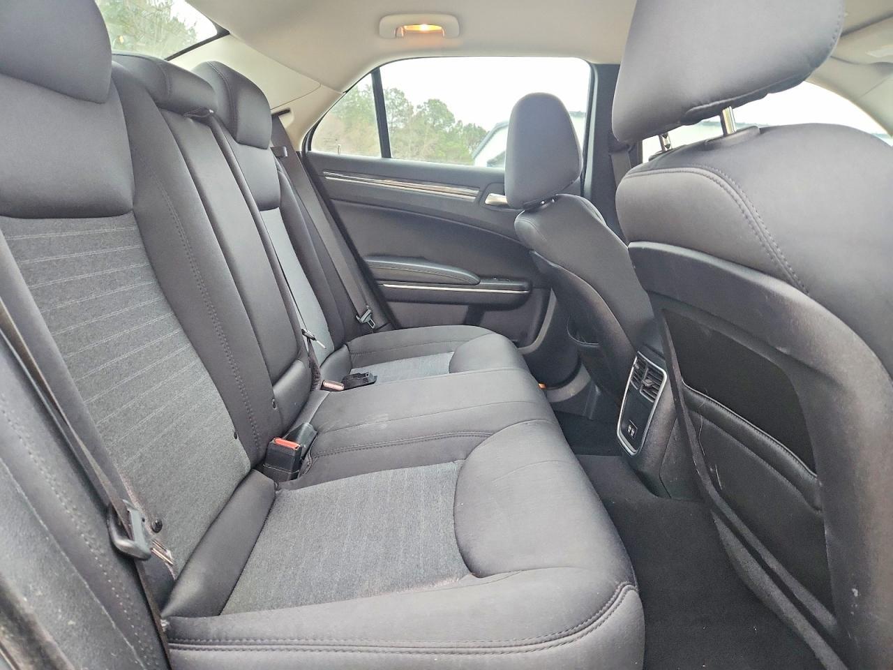 2019 CHRYSLER 300