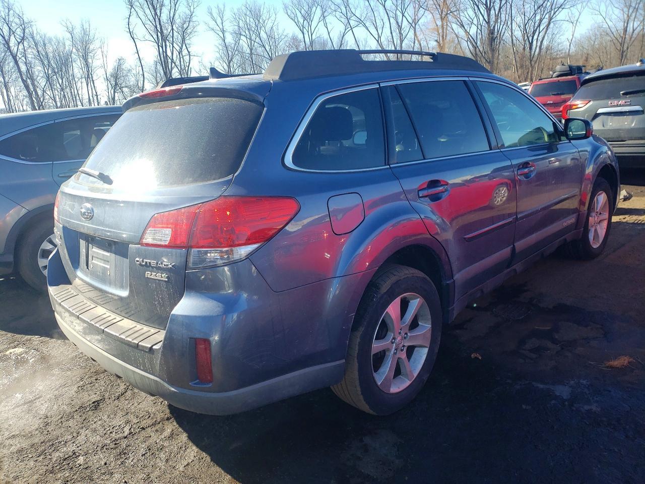2014 SUBARU Outback