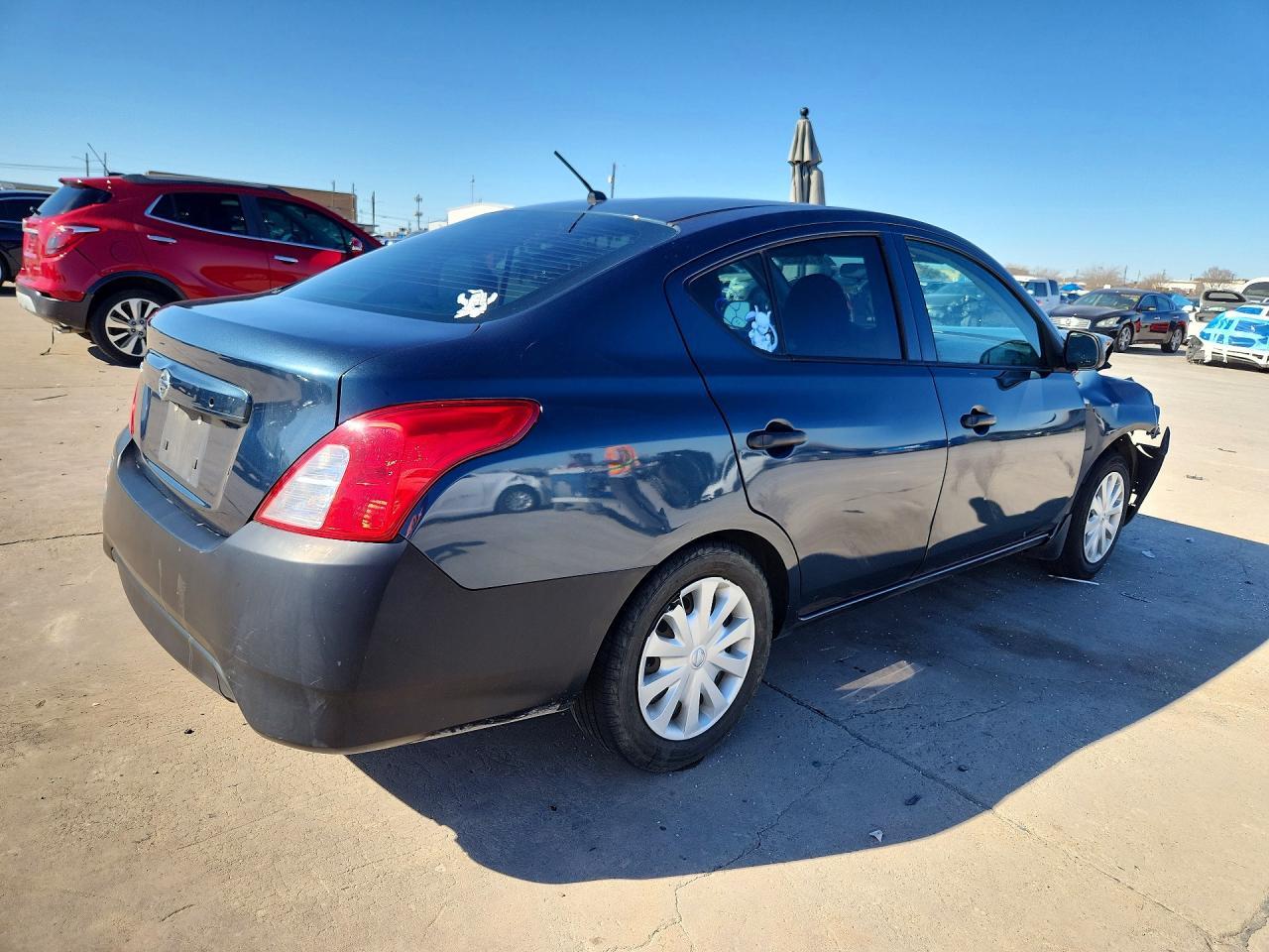 2015 NISSAN VERSA
