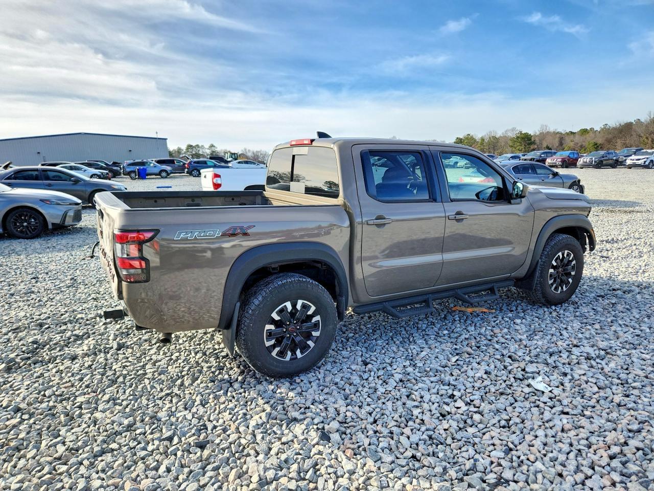 2023 NISSAN Frontier
