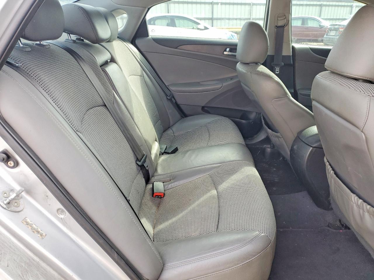 2011 HYUNDAI SONATA