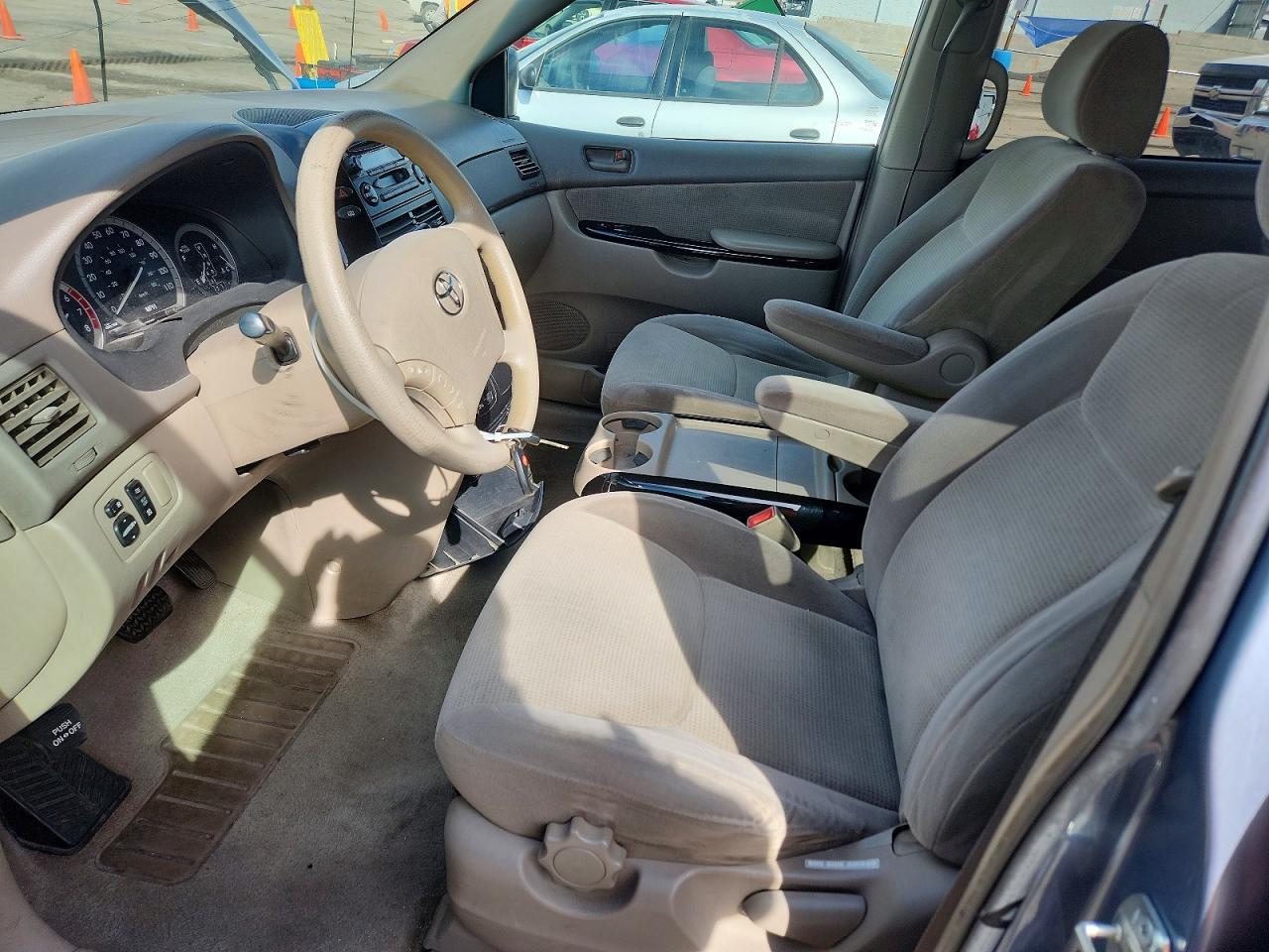 2004 TOYOTA SIENNA