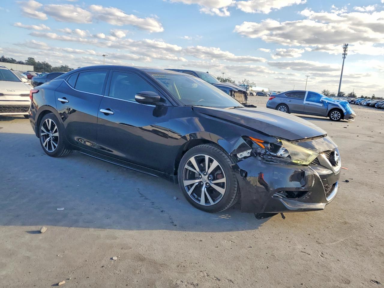 2017 NISSAN Maxima