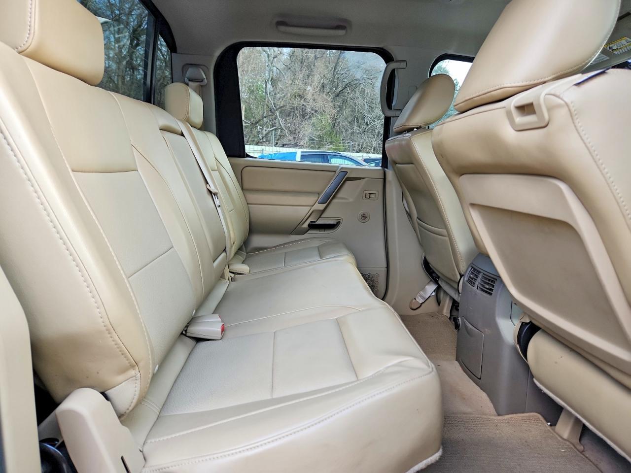 2011 NISSAN Titan