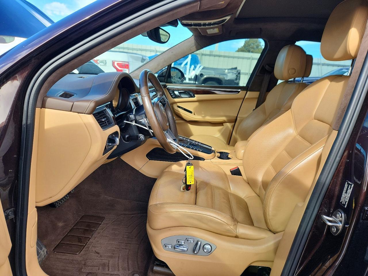 2016 PORSCHE Macan
