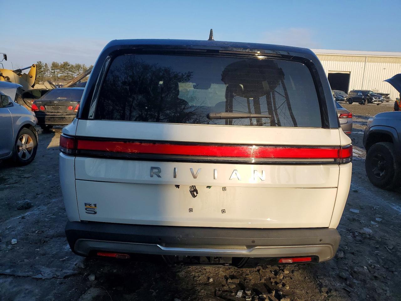 2023 RIVIAN R1s