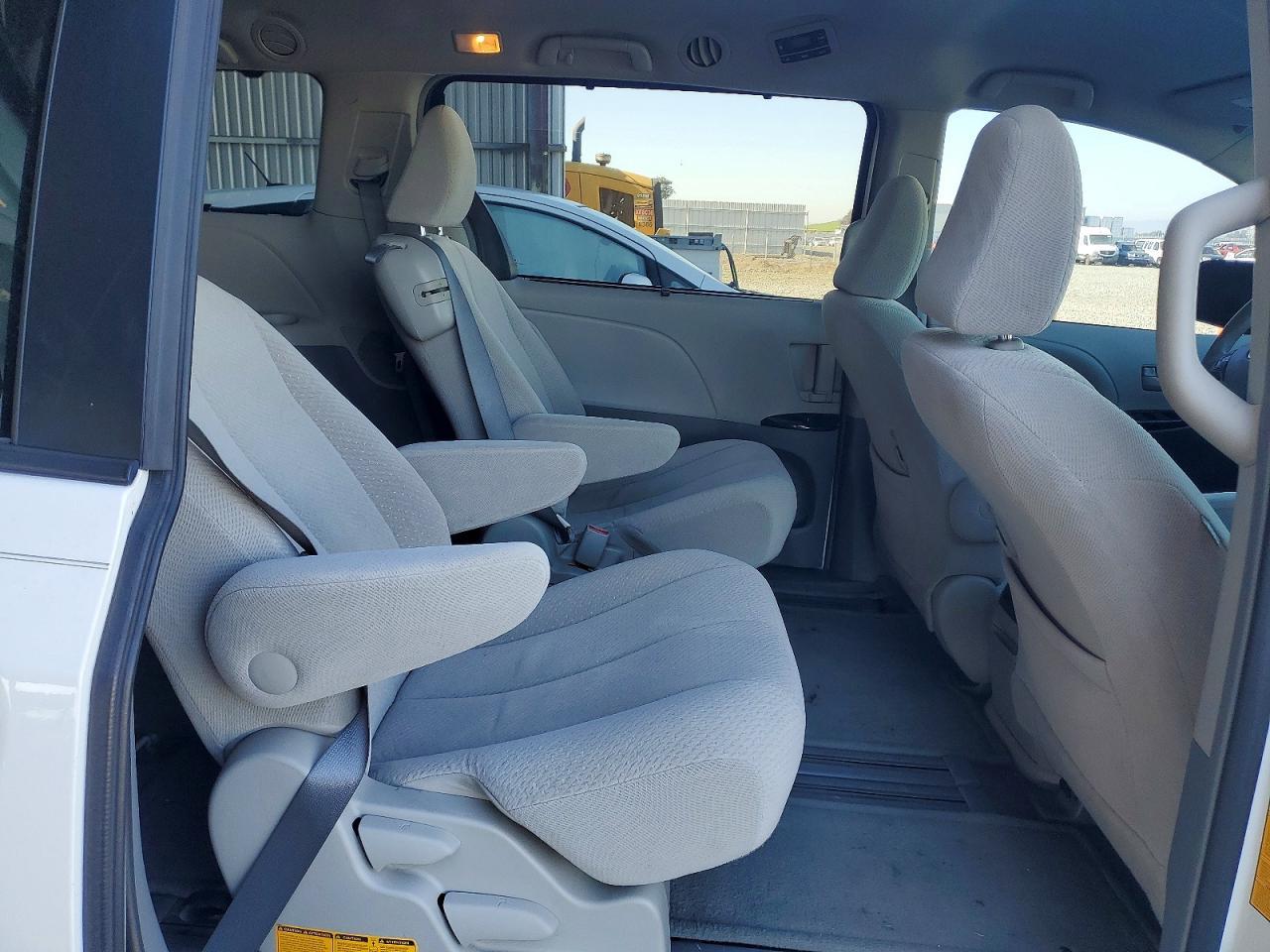 2013 TOYOTA SIENNA