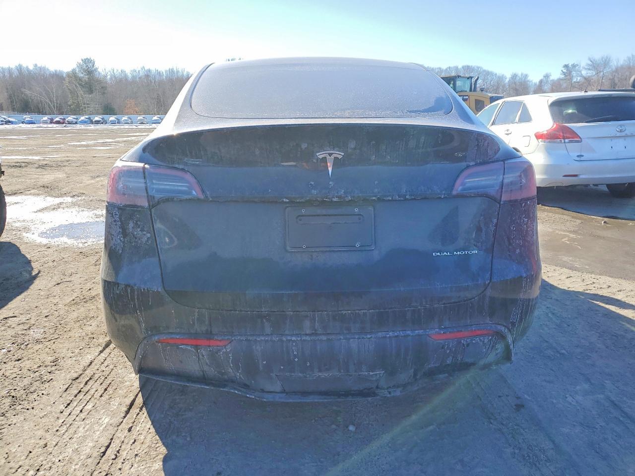 2025 TESLA MODEL Y