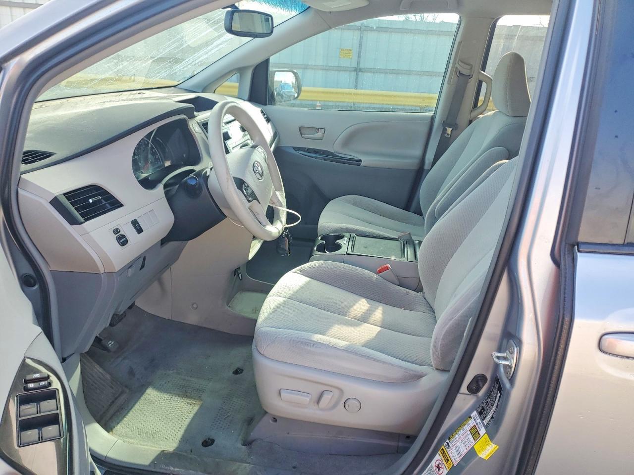 2013 TOYOTA SIENNA
