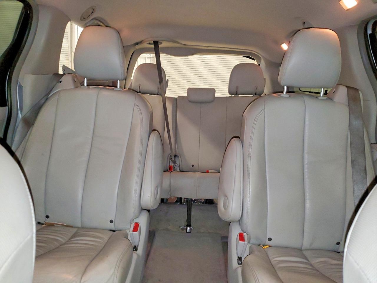 2013 TOYOTA SIENNA