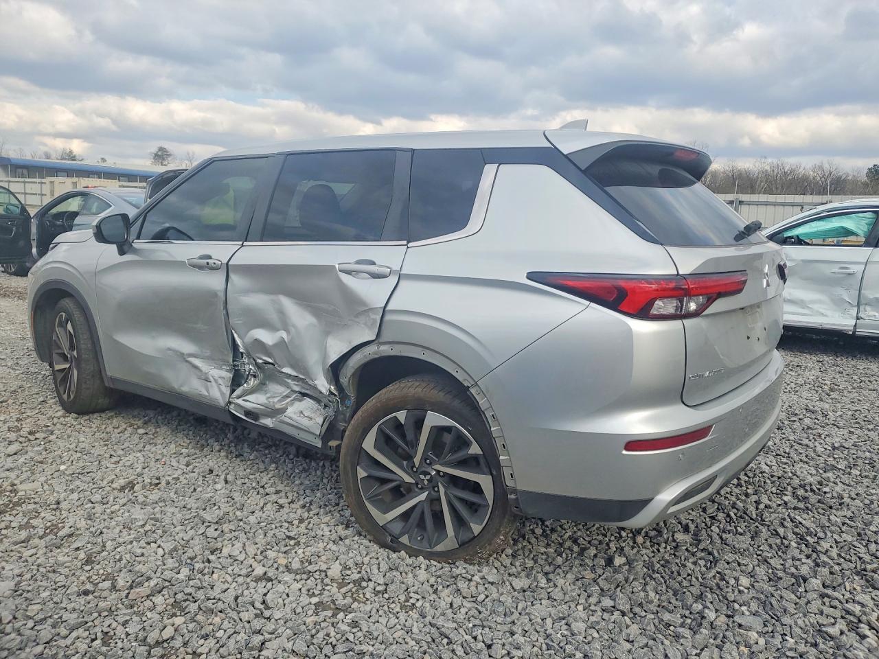 2023 MITSUBISHI outlander