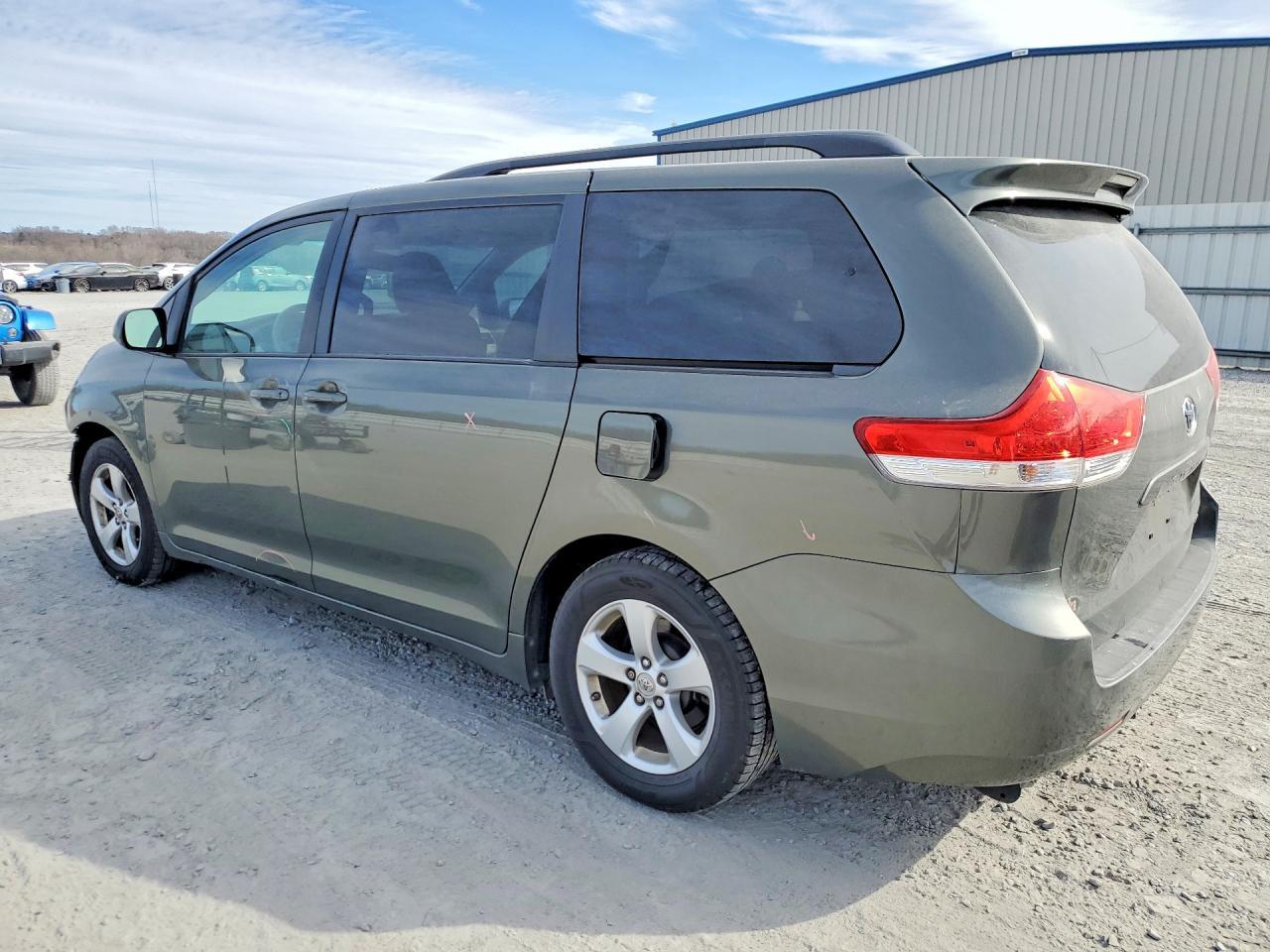 2011 TOYOTA SIENNA