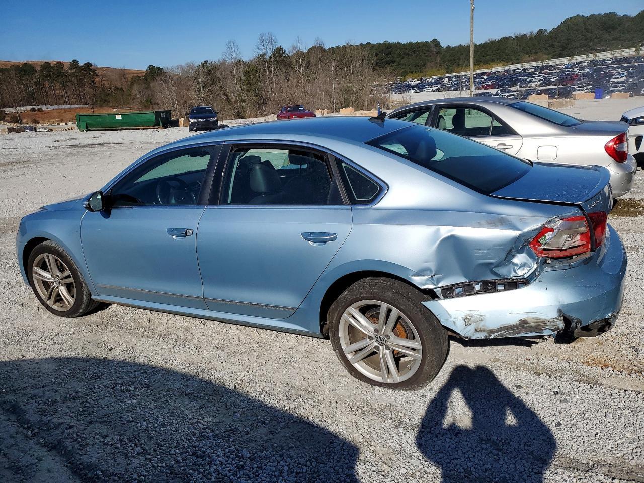 2012 VOLKSWAGEN Passat