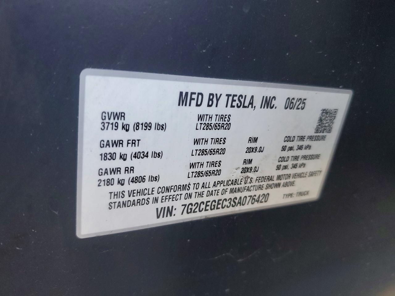 2025 TESLA Cybertruck