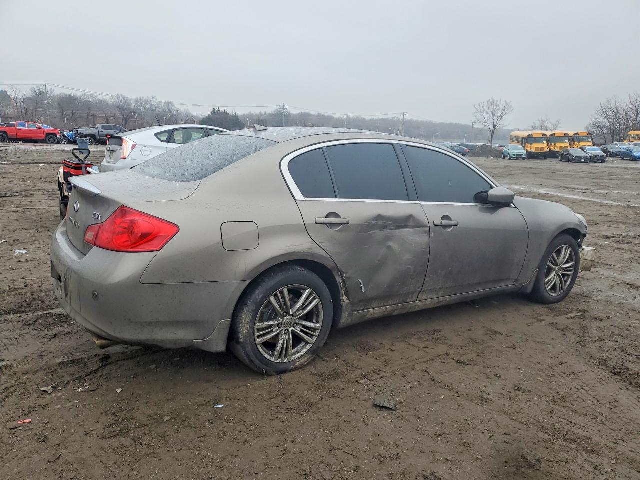 2013 INFINITI G37