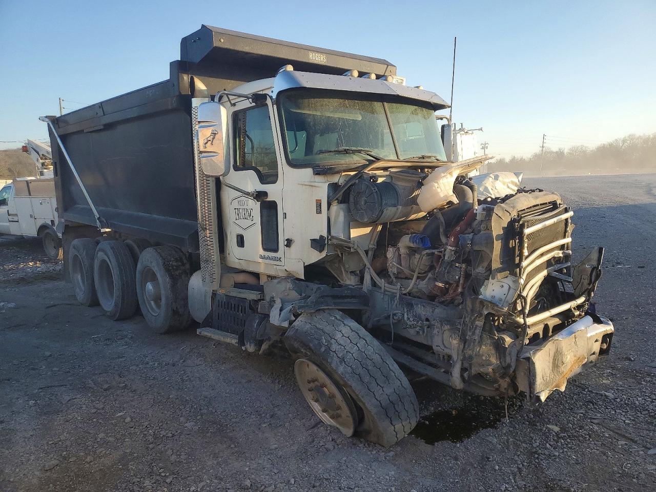 2015 MACK Gu713