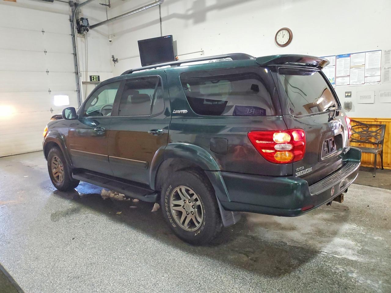 2004 TOYOTA Sequoia