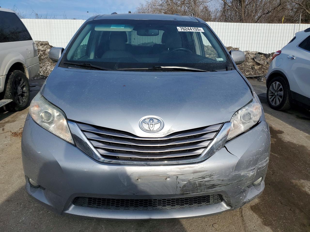 2017 TOYOTA SIENNA