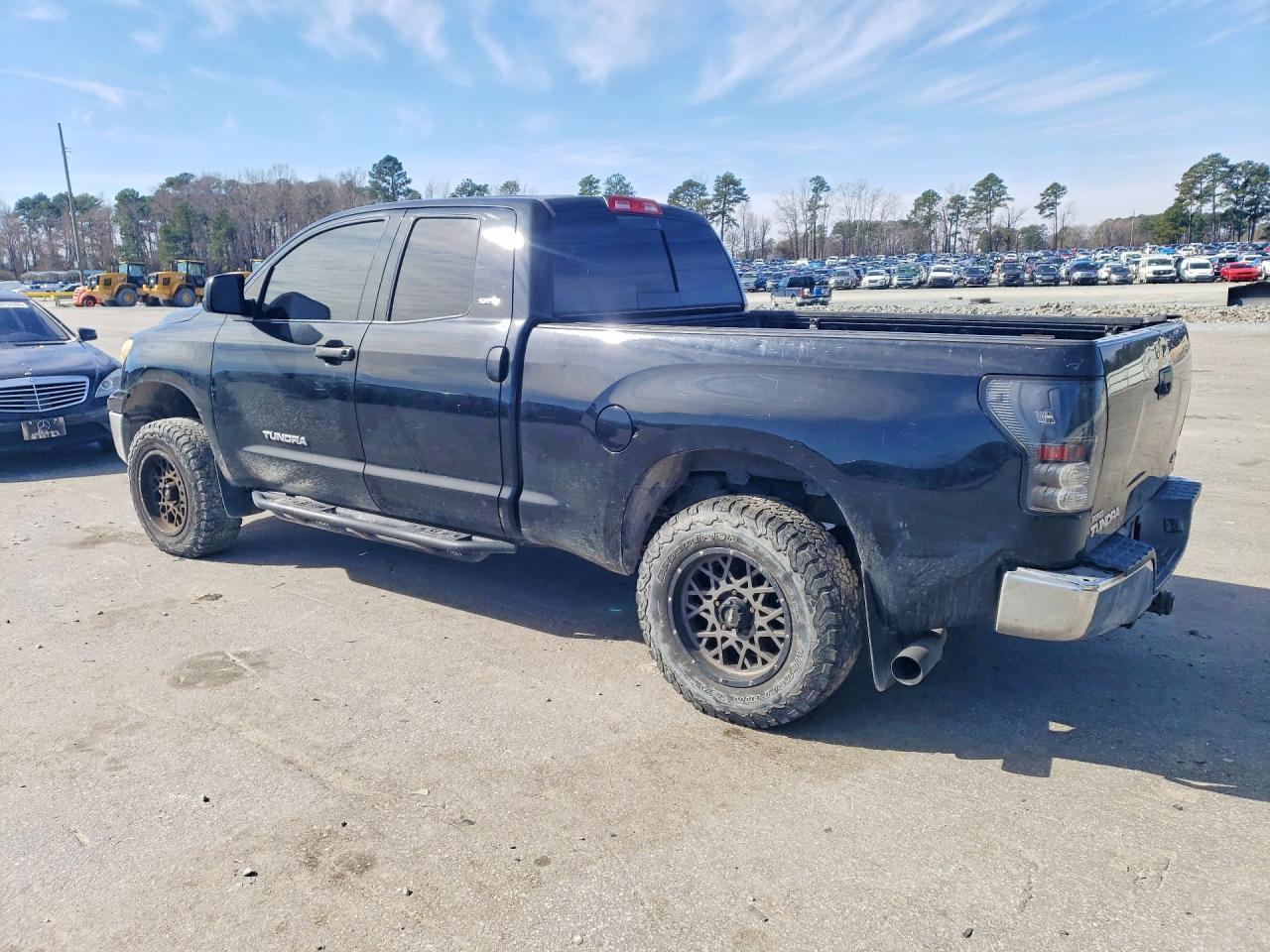 2011 TOYOTA TUNDRA