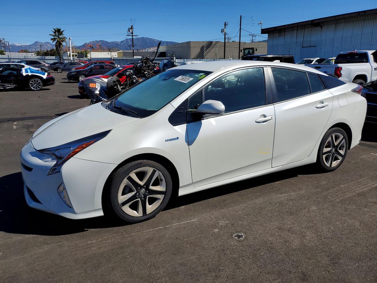 2016 TOYOTA PRIUS