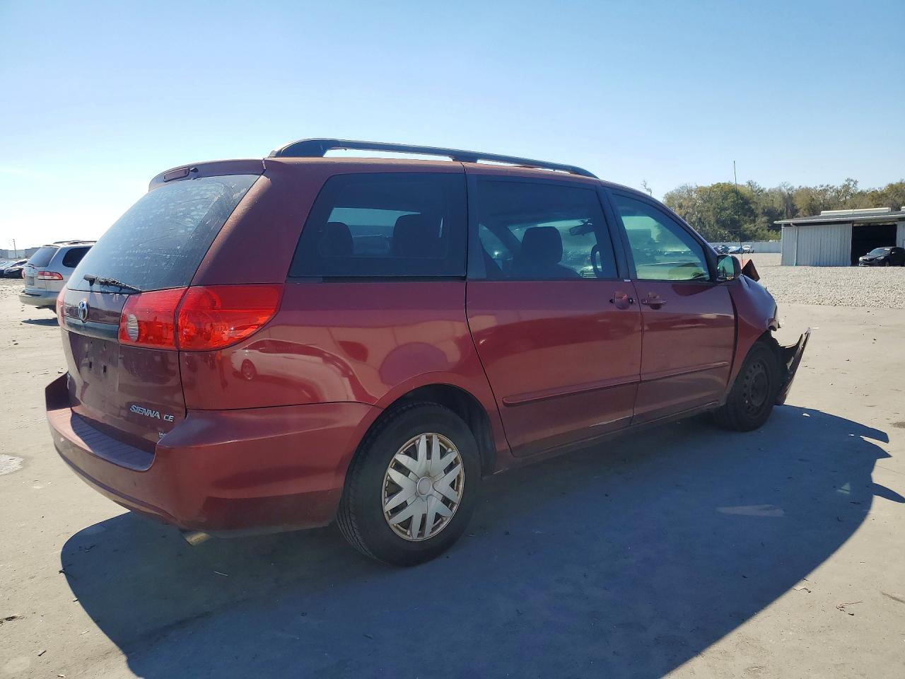 2010 TOYOTA SIENNA