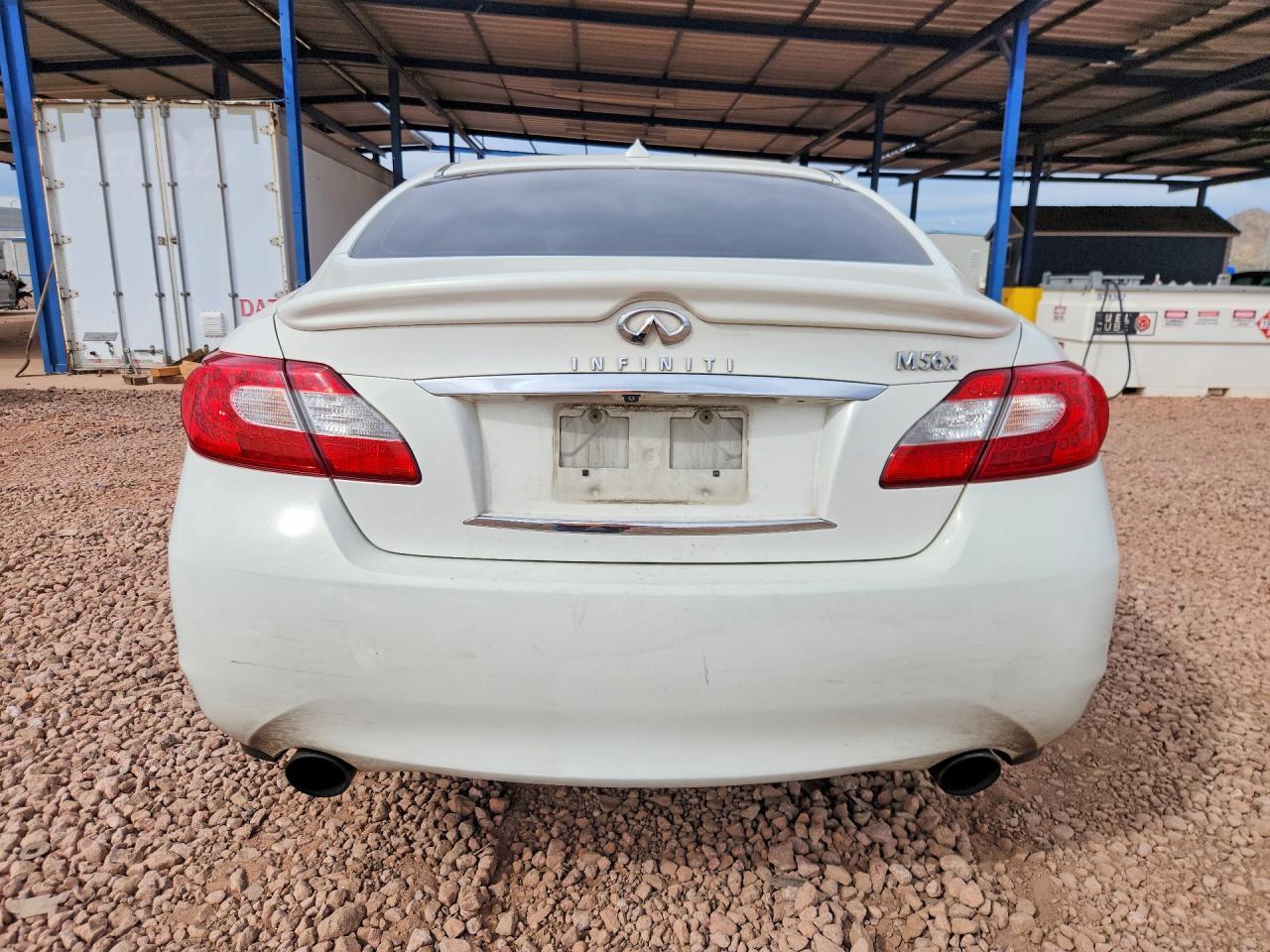 2011 INFINITI M56